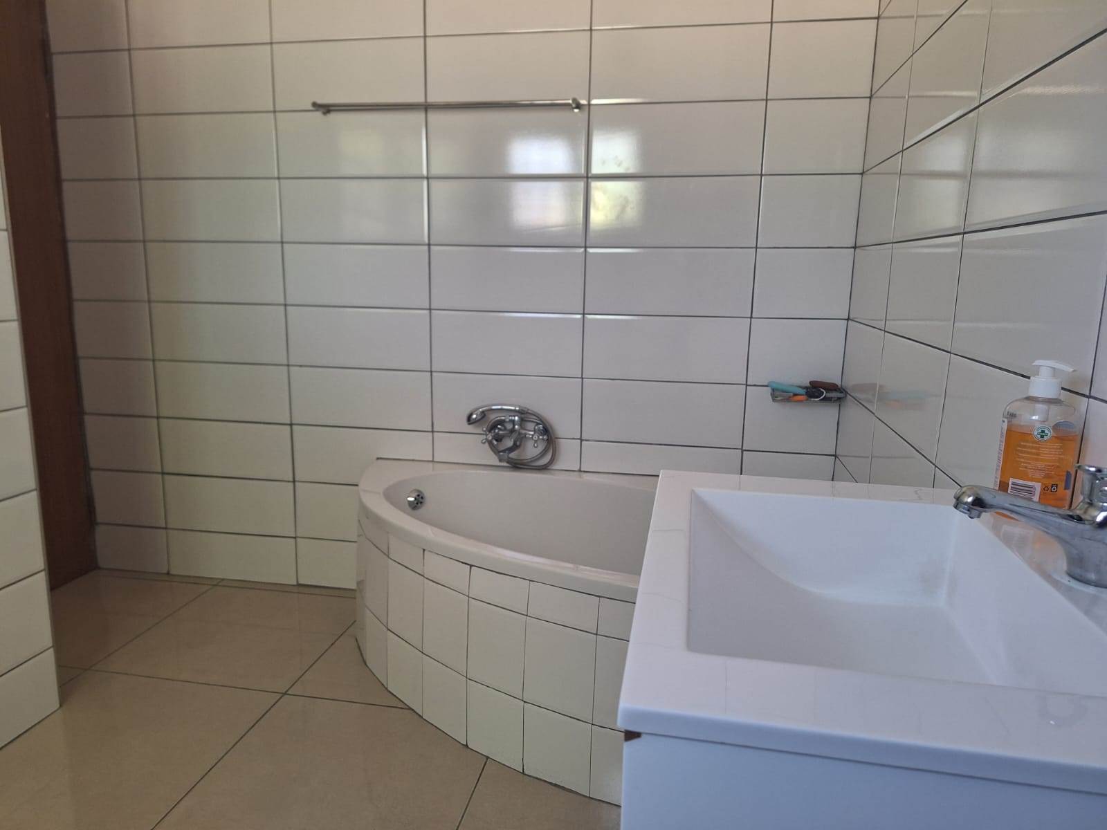 4 Bed House in Empangeni photo number 18
