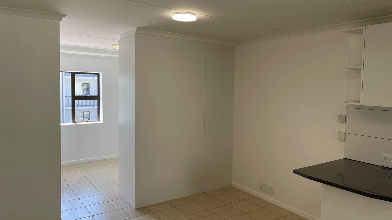 1 Bed Apartment in Parklands photo number 6