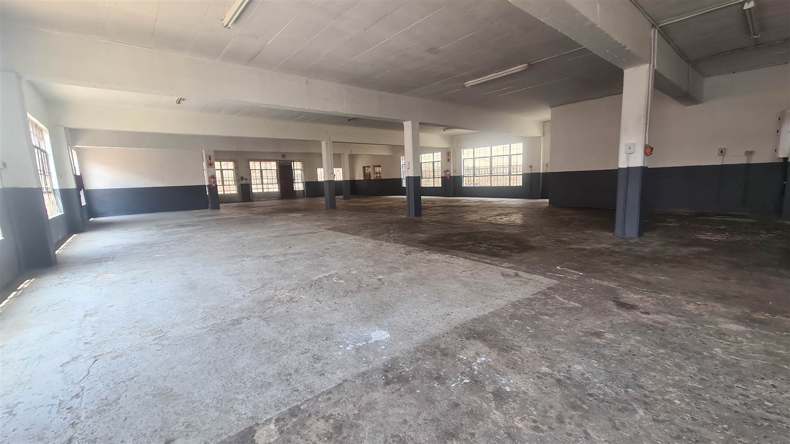 353  m² Industrial space in New Germany photo number 1