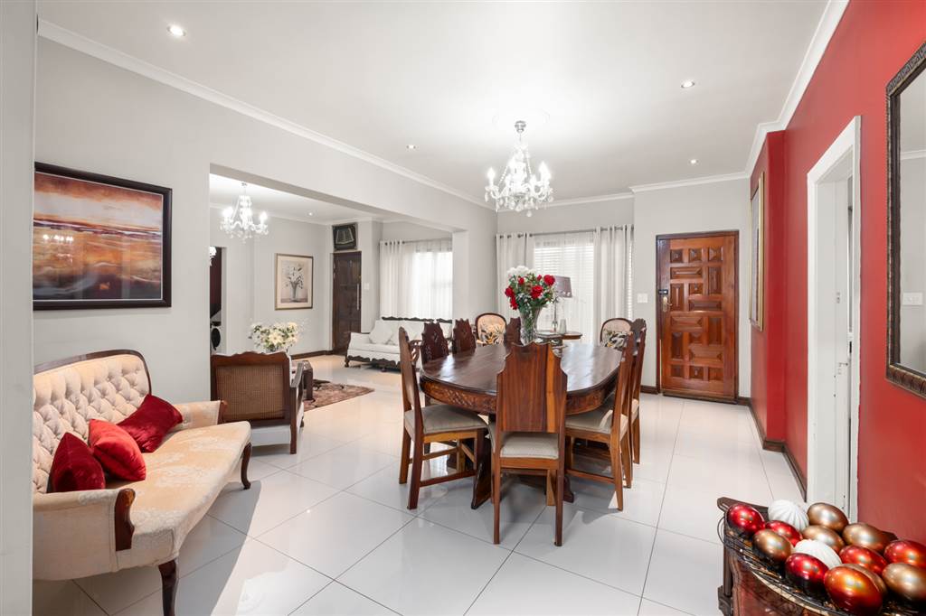 4 Bed House in Wynberg photo number 4
