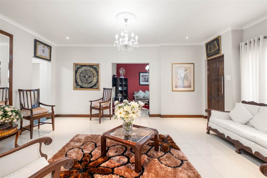 4 Bed House in Wynberg photo number 3