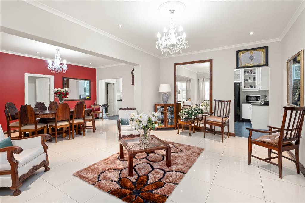 4 Bed House in Wynberg photo number 2