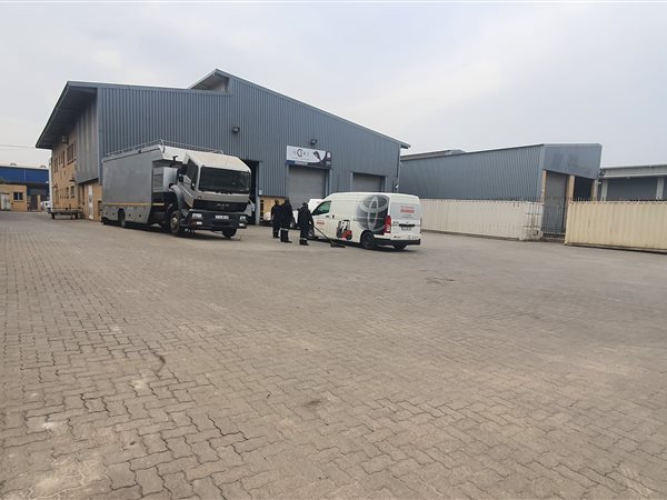 792  m² Industrial space