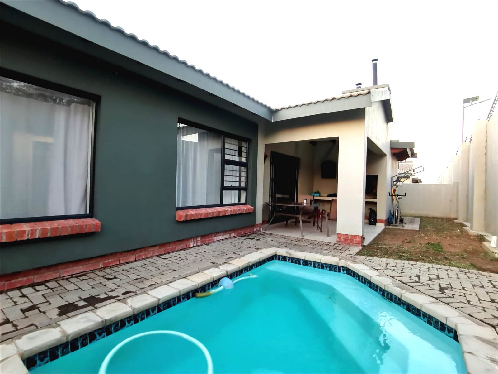 3 Bed Townhouse in Waterkloof photo number 11