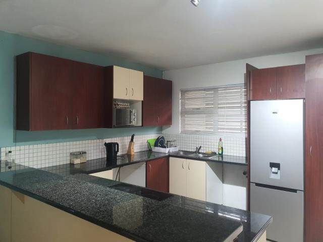 2 Bed Apartment in Essenwood photo number 6