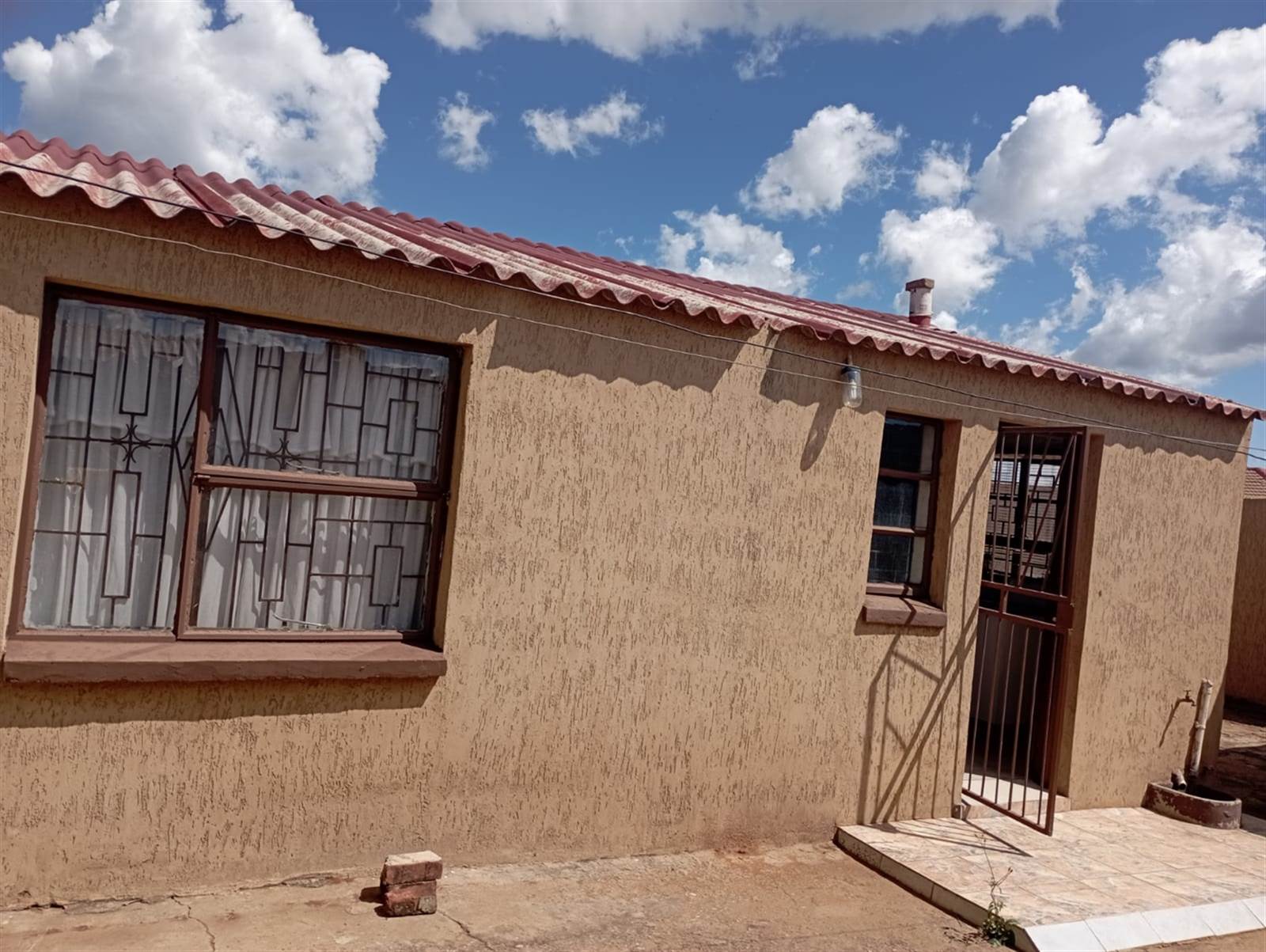 2 Bed House in Sebokeng Zone 14 photo number 3