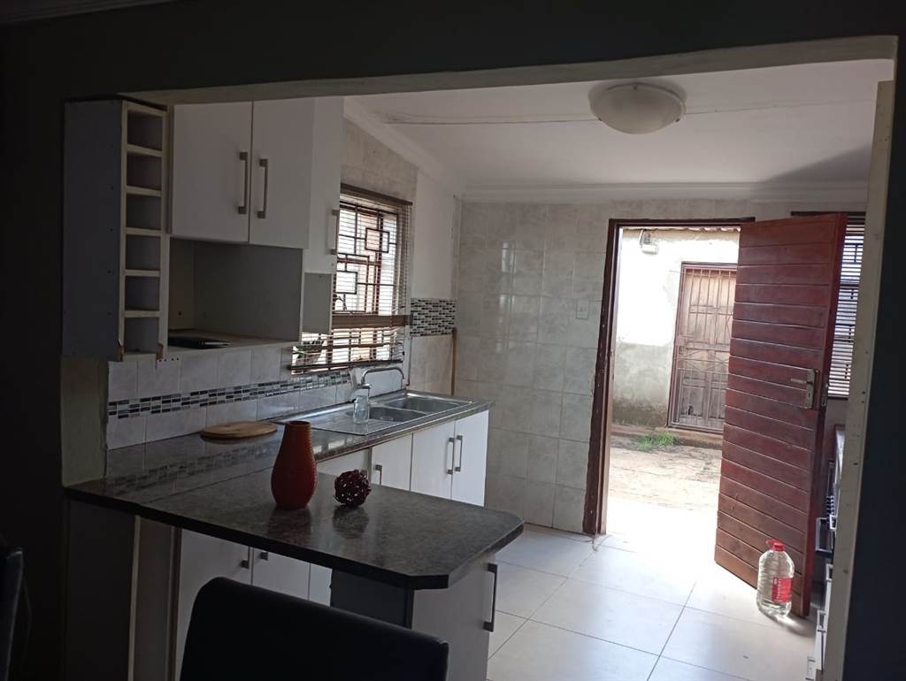2 Bed House in Sebokeng Zone 14 photo number 5
