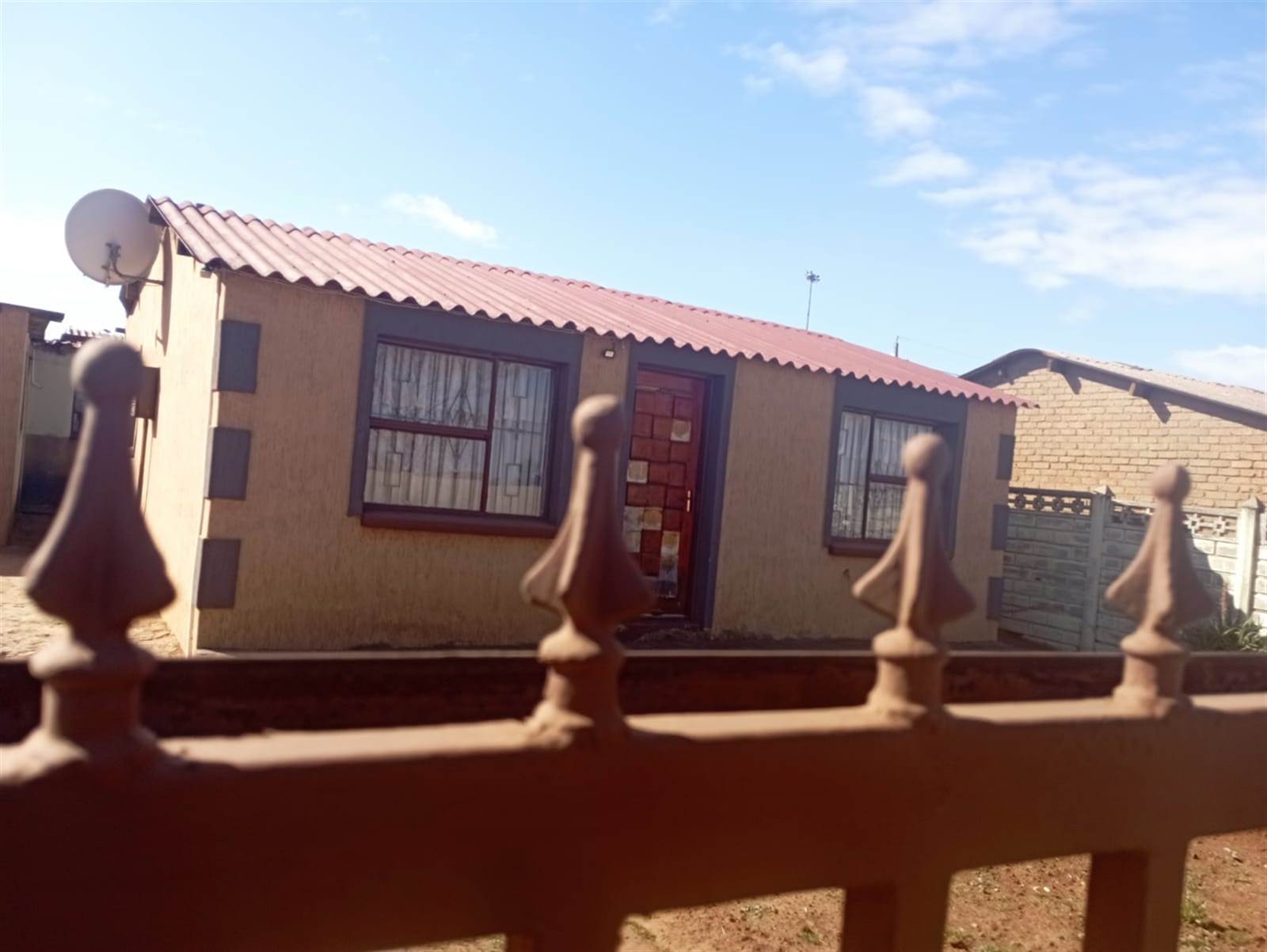2 Bed House in Sebokeng Zone 14 photo number 2