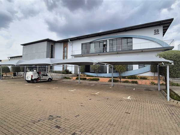 598  m² Commercial space