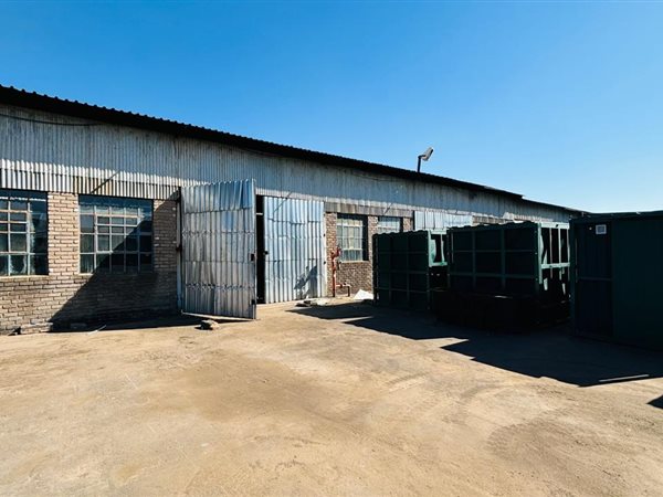 370  m² Industrial space