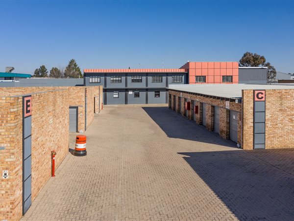 9 984  m² Commercial space