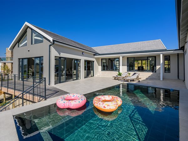 4 Bedroom House 4 Bedroom House