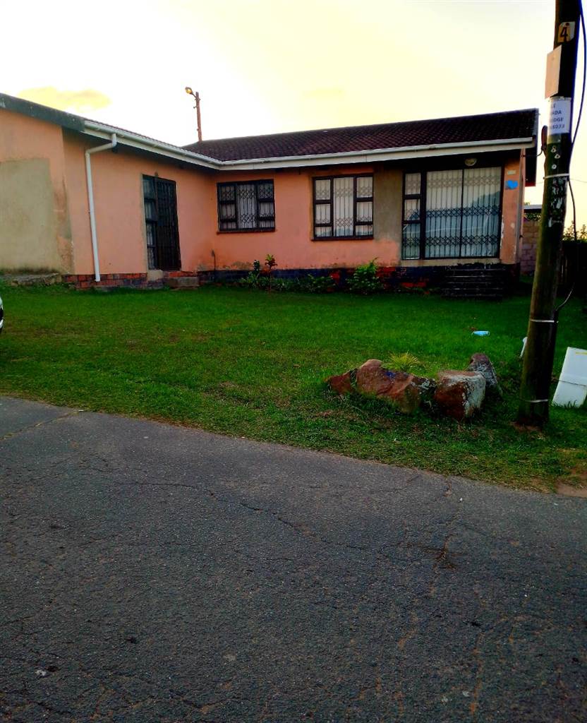 4 Bed House in Umlazi photo number 14