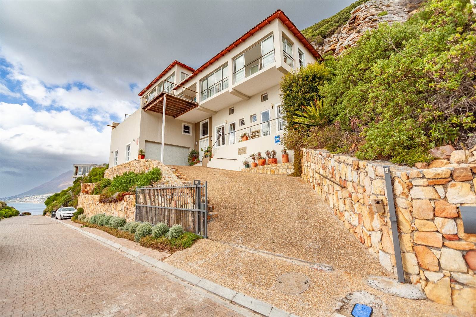 5 Bed House in Simons Town photo number 2
