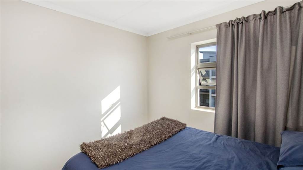 2 Bed Apartment in The Paddocks photo number 11