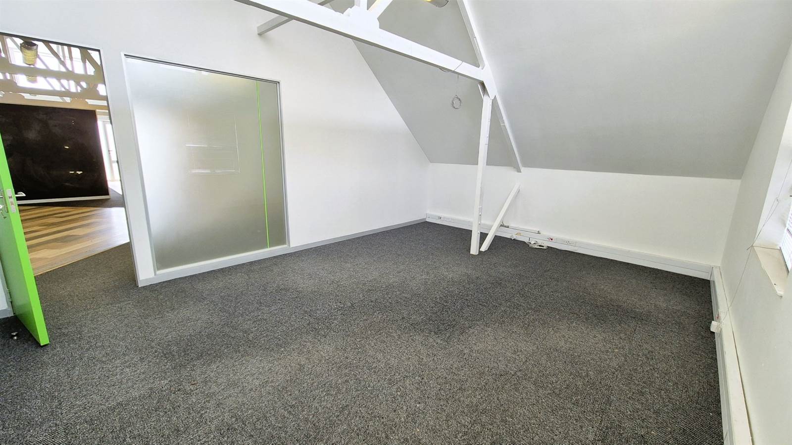 158  m² Office Space in Faerie Glen photo number 7