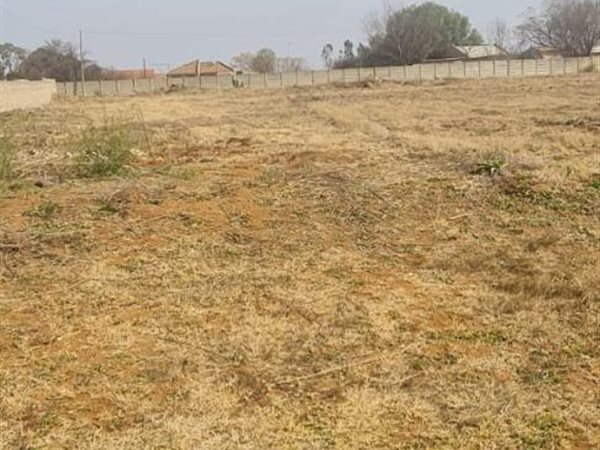 1000 m² Land available in Kookrus