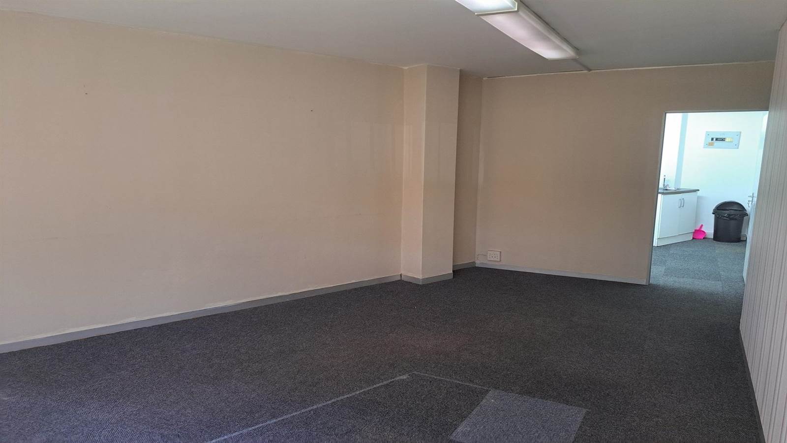 105  m² Office Space in Kloof photo number 8