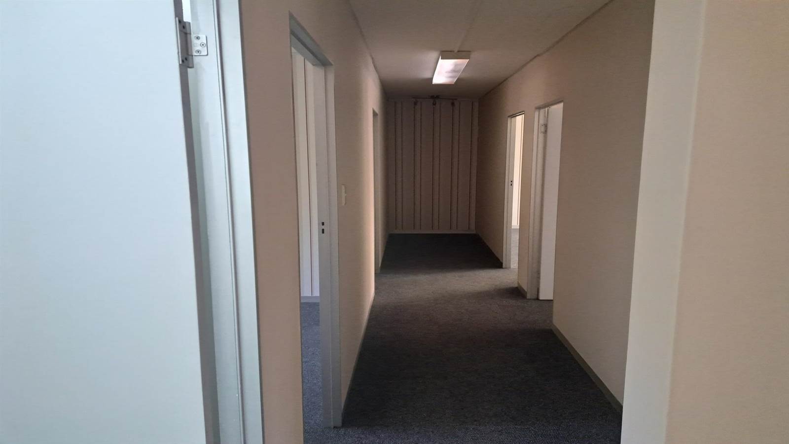 105  m² Office Space in Kloof photo number 12