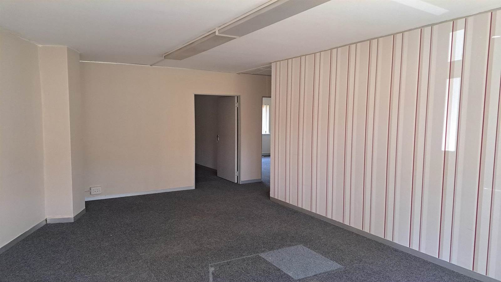 105  m² Office Space in Kloof photo number 5