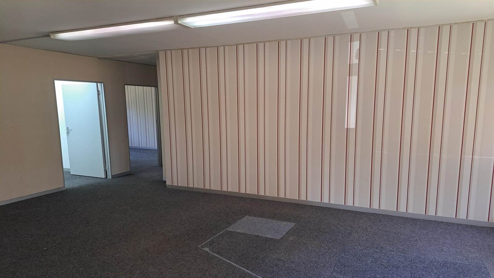 105  m² Office Space in Kloof photo number 10