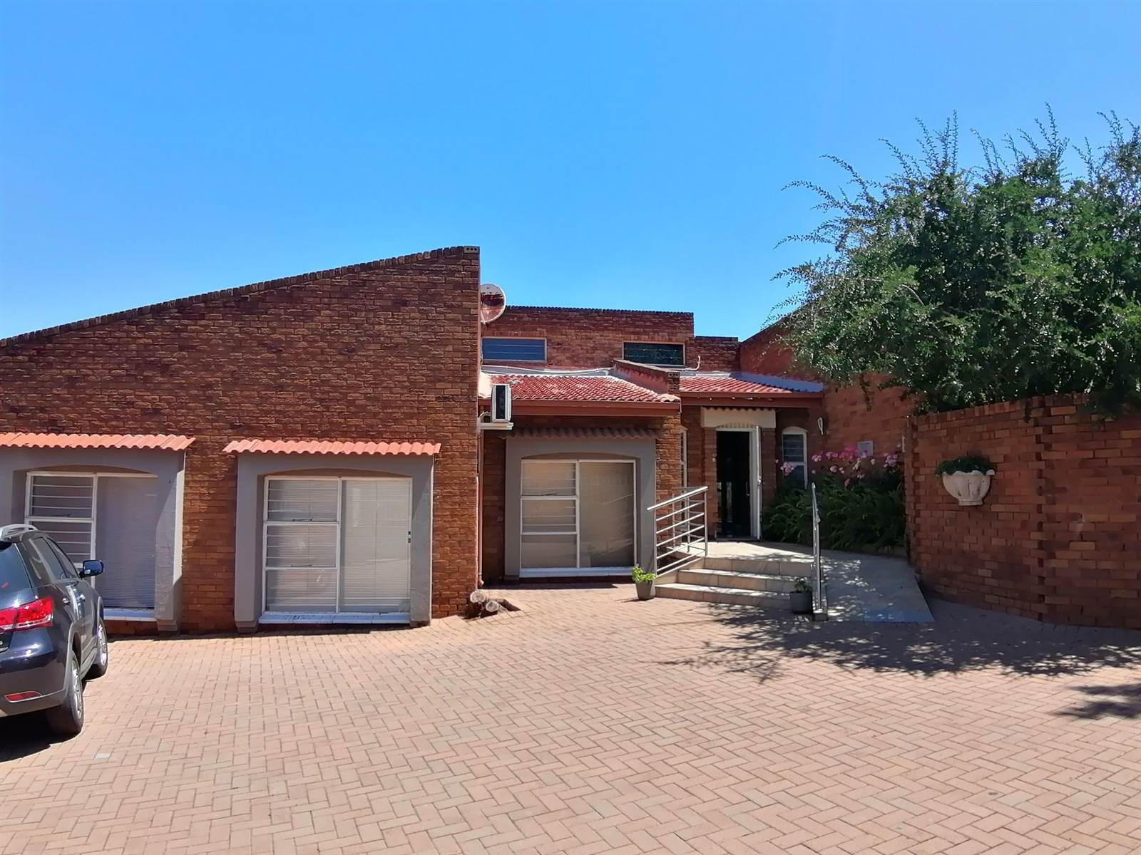 75  m² Office Space in Glenvista photo number 3