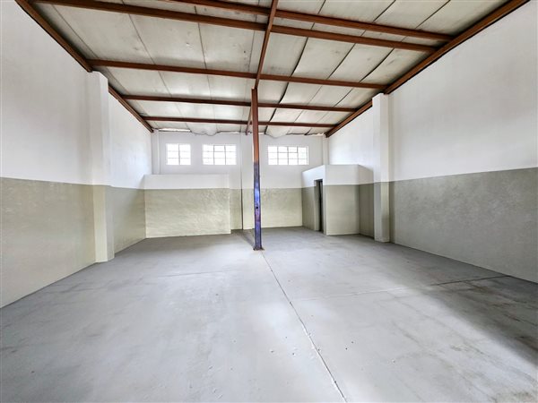 636  m² Commercial space