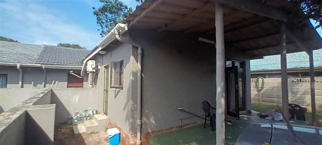 7 Bed House in Uvongo photo number 28