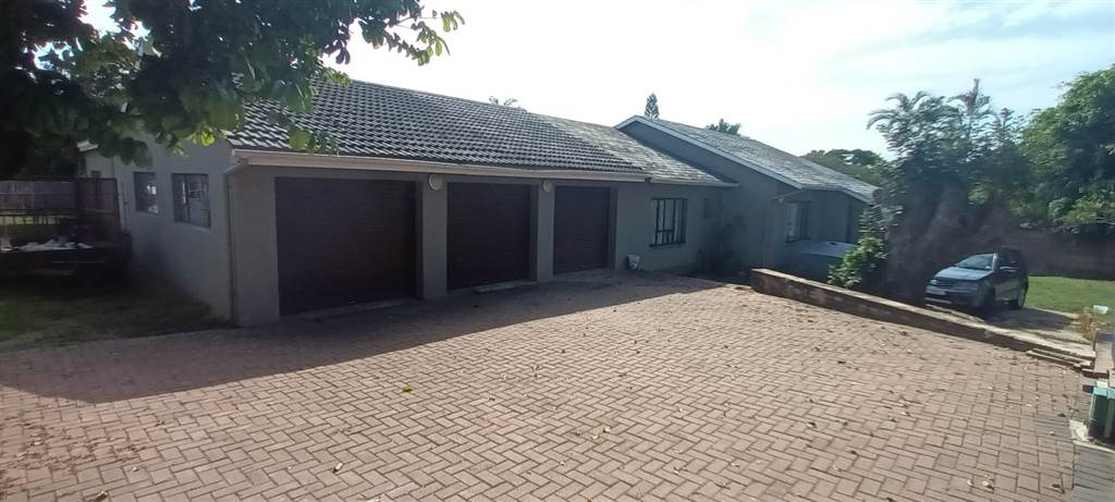 7 Bed House in Uvongo photo number 1