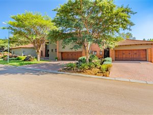 5 Bed House in Silver Lakes Golf Estate
