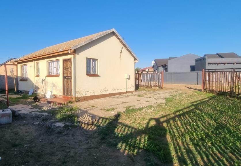 2 Bed House in Sebokeng Zone 16 photo number 2