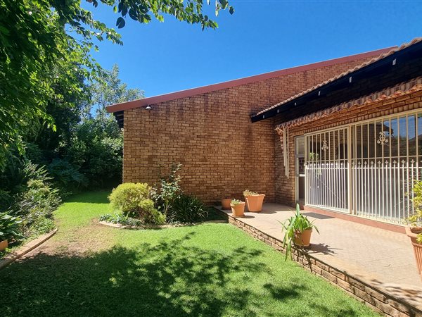 3 Bedroom Townhouse 3 Bedroom Townhouse