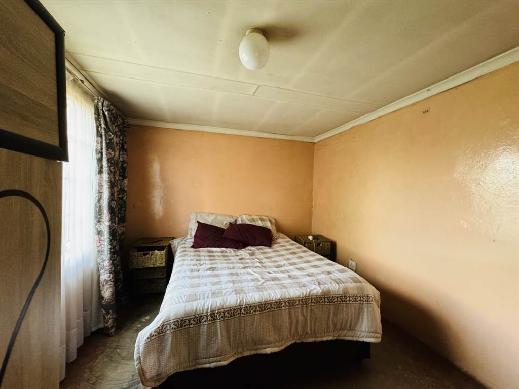 4 Bed House in Daveyton photo number 9