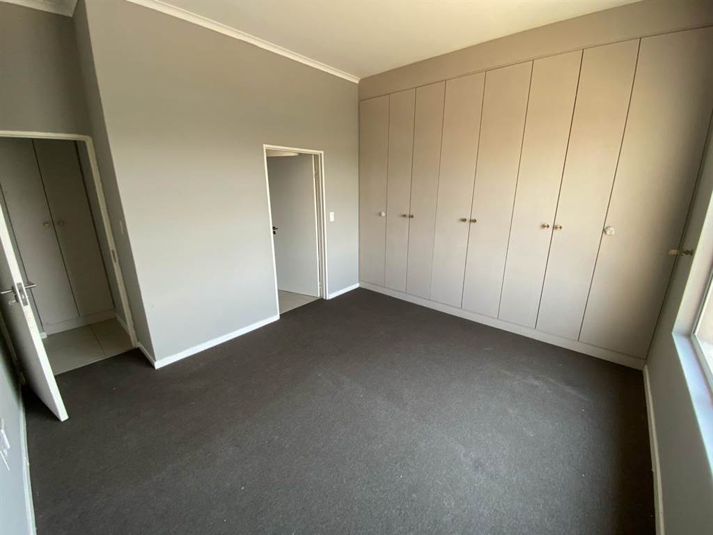 2 Bed Apartment in Noordwyk photo number 10