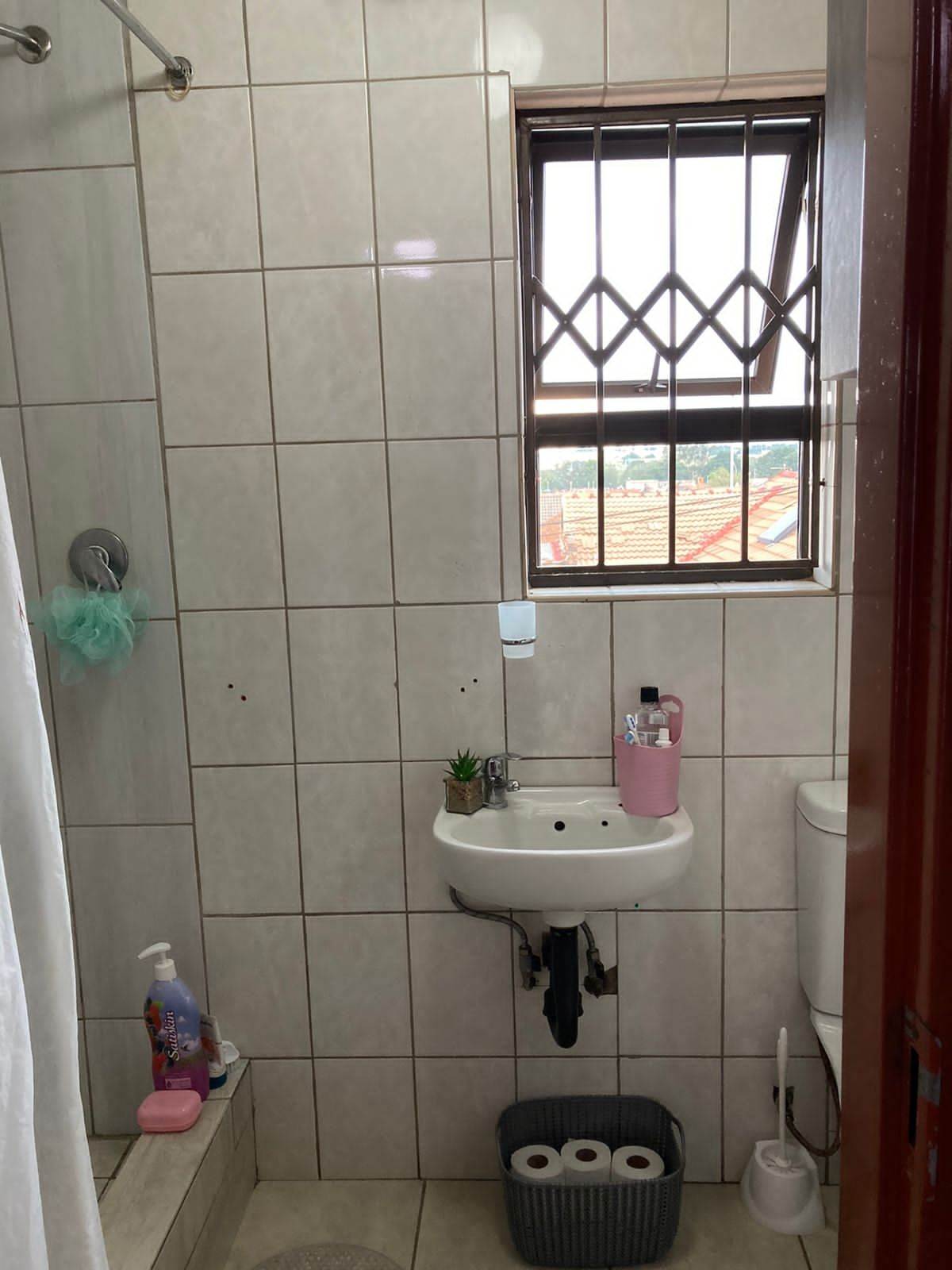 1 Bed Apartment in Tembisa photo number 4