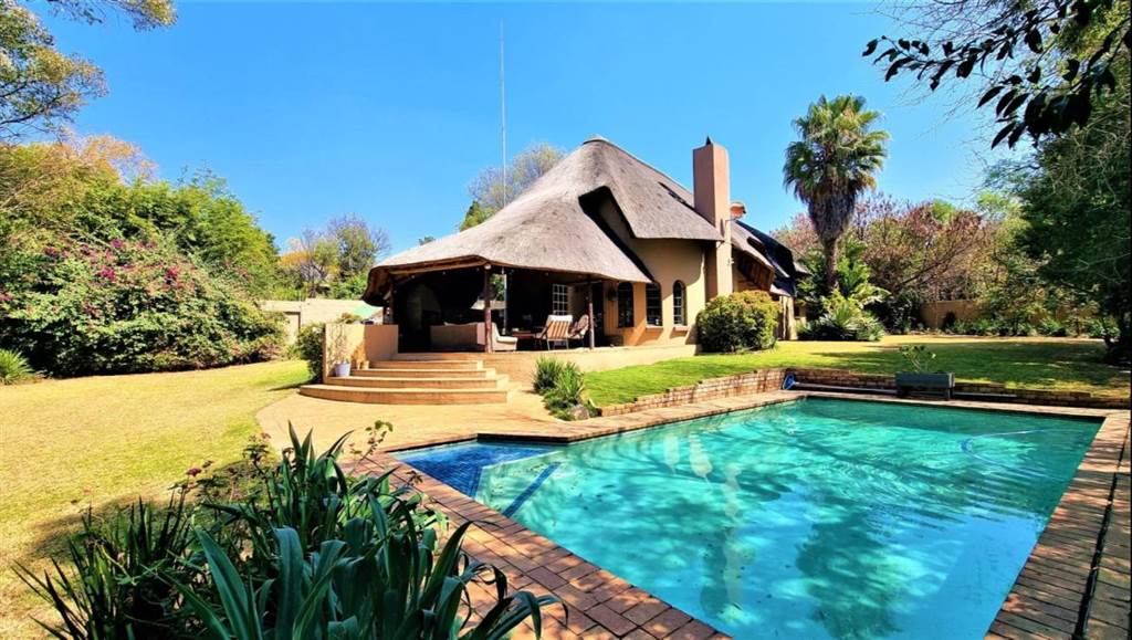 4 Bed House in Lonehill photo number 17