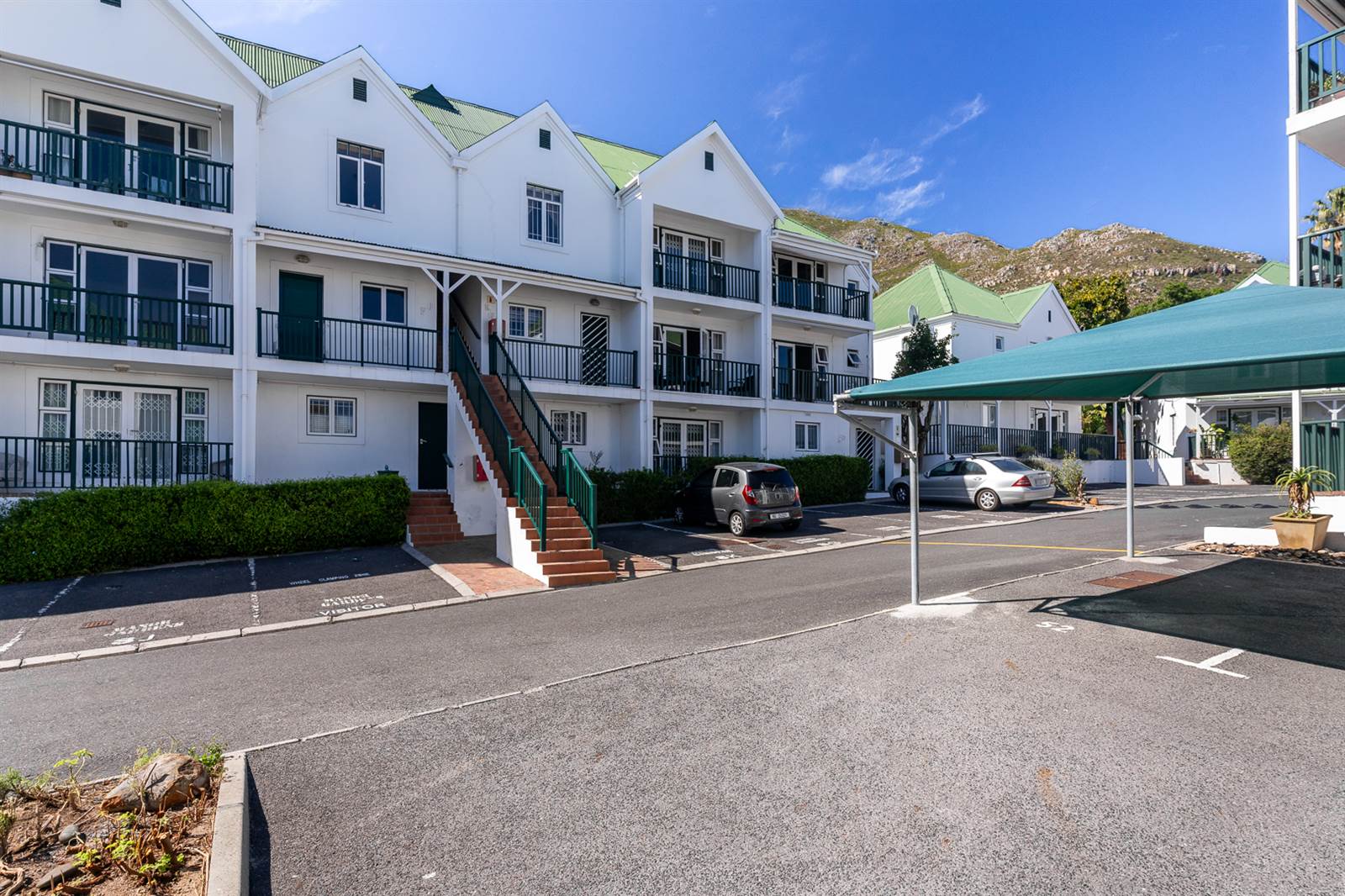 2 Bed Apartment in Hout Bay and surrounds photo number 19