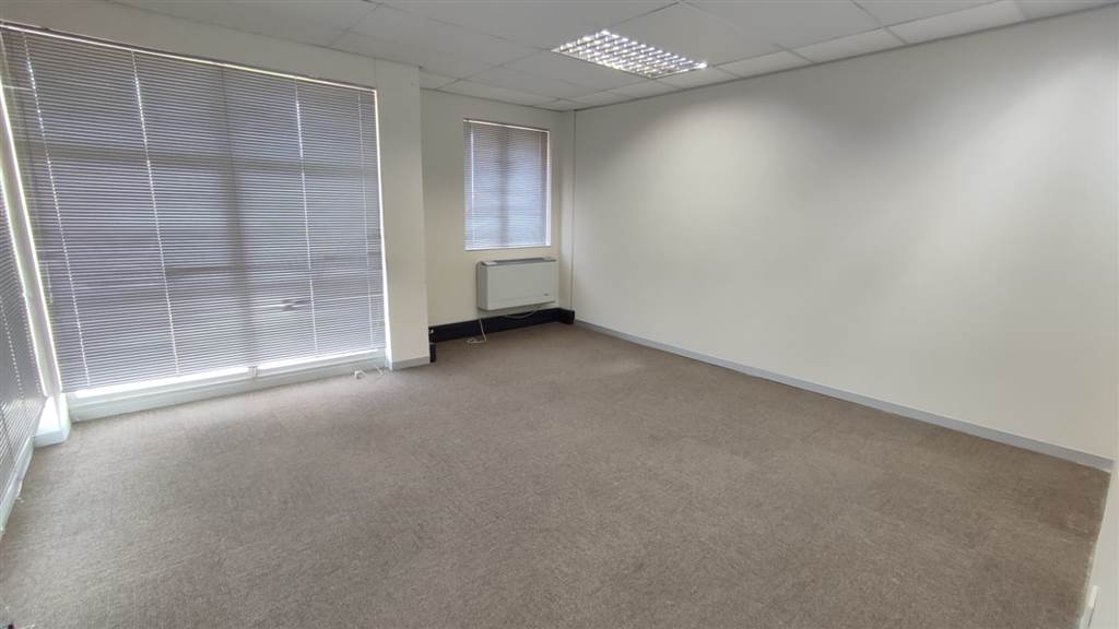 394  m² Commercial space in Greenstone Hill photo number 30