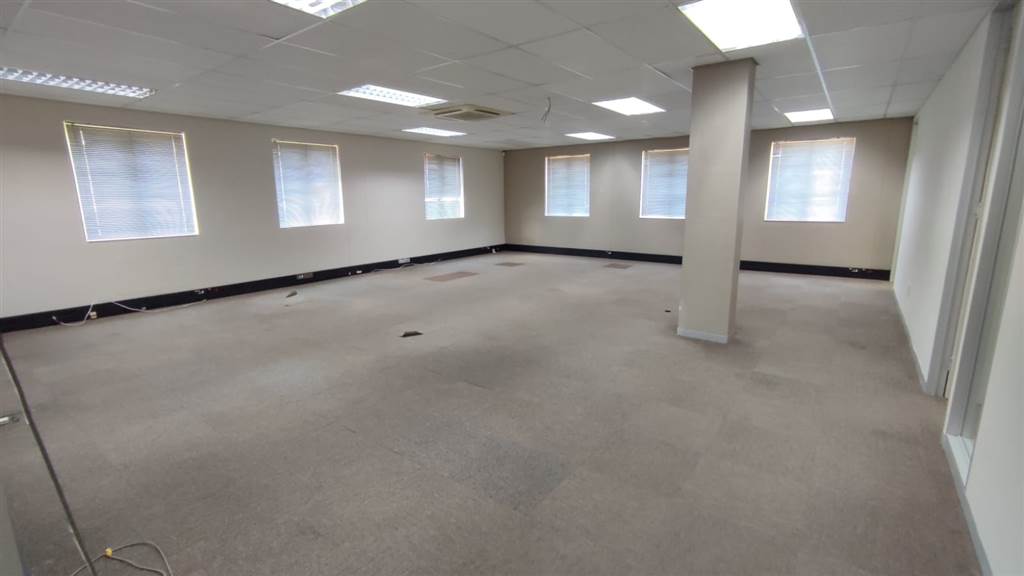 394  m² Commercial space in Greenstone Hill photo number 27