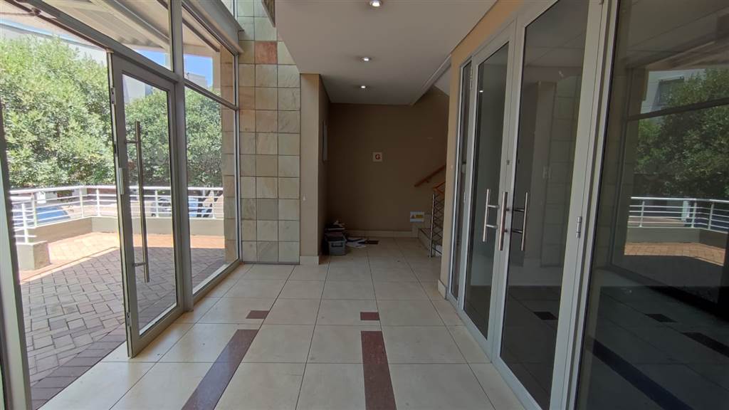 394  m² Commercial space in Greenstone Hill photo number 17