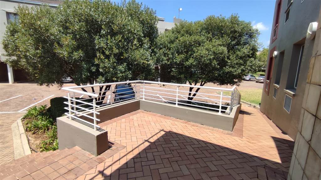 394  m² Commercial space in Greenstone Hill photo number 6