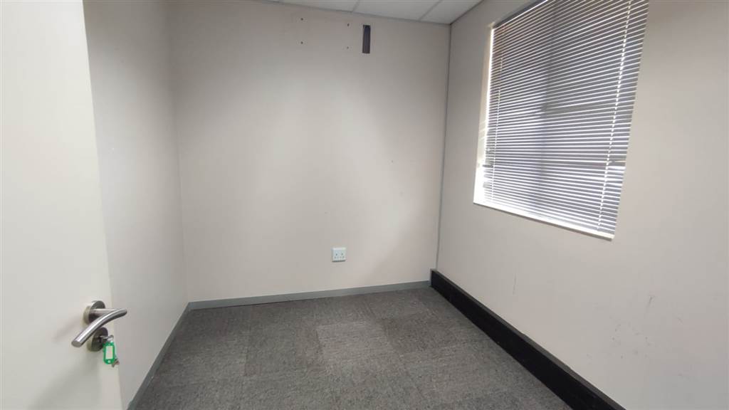 394  m² Commercial space in Greenstone Hill photo number 19
