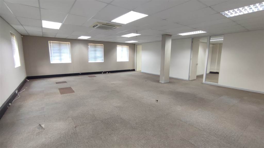 394  m² Commercial space in Greenstone Hill photo number 28