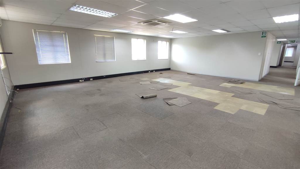 394  m² Commercial space in Greenstone Hill photo number 11