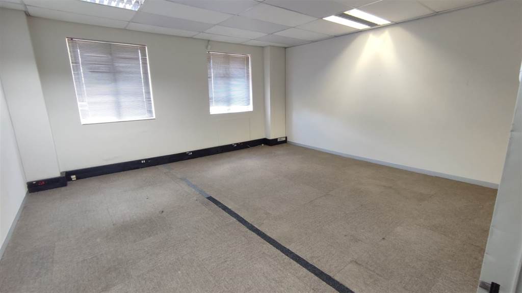 394  m² Commercial space in Greenstone Hill photo number 25