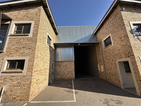 320 m² Industrial space 320 m² Industrial space