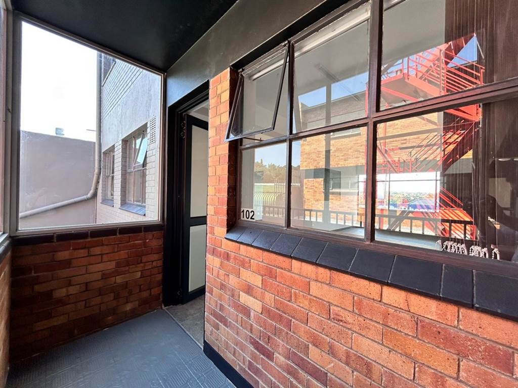 71  m² Commercial space in Greenside photo number 2