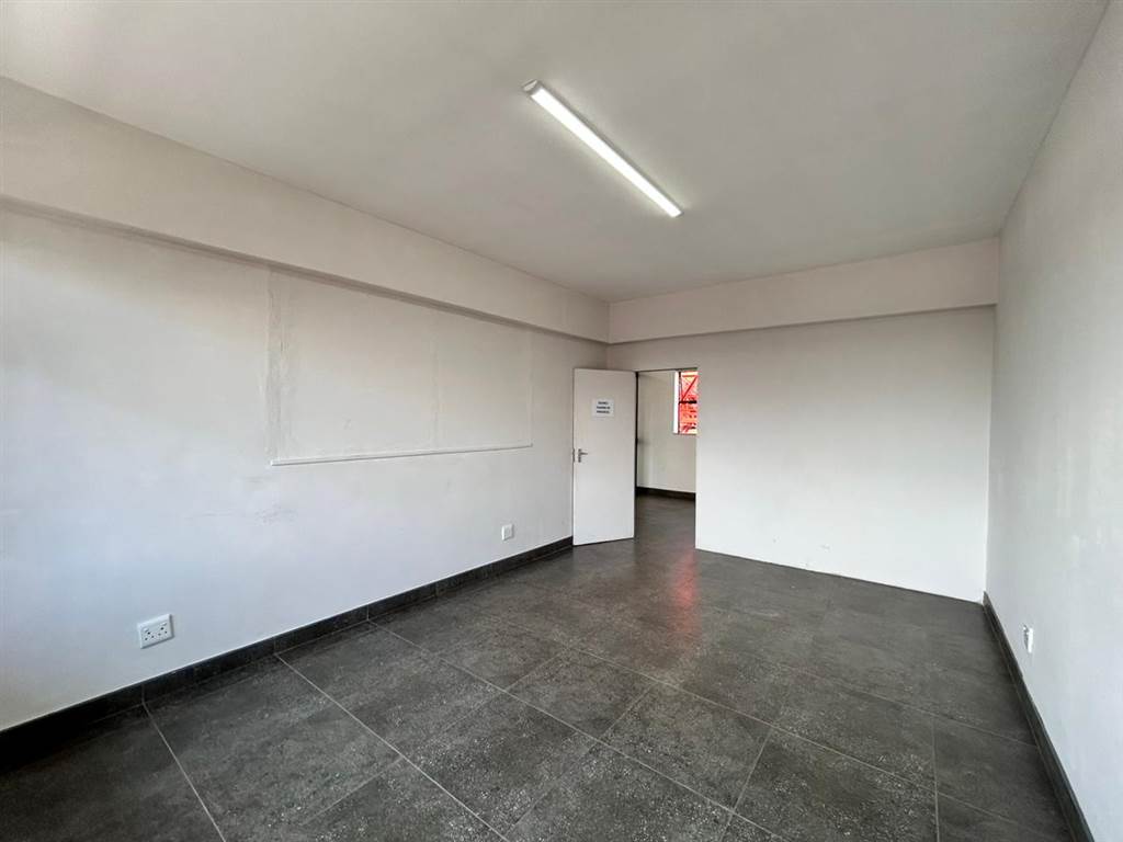 71  m² Commercial space in Greenside photo number 11