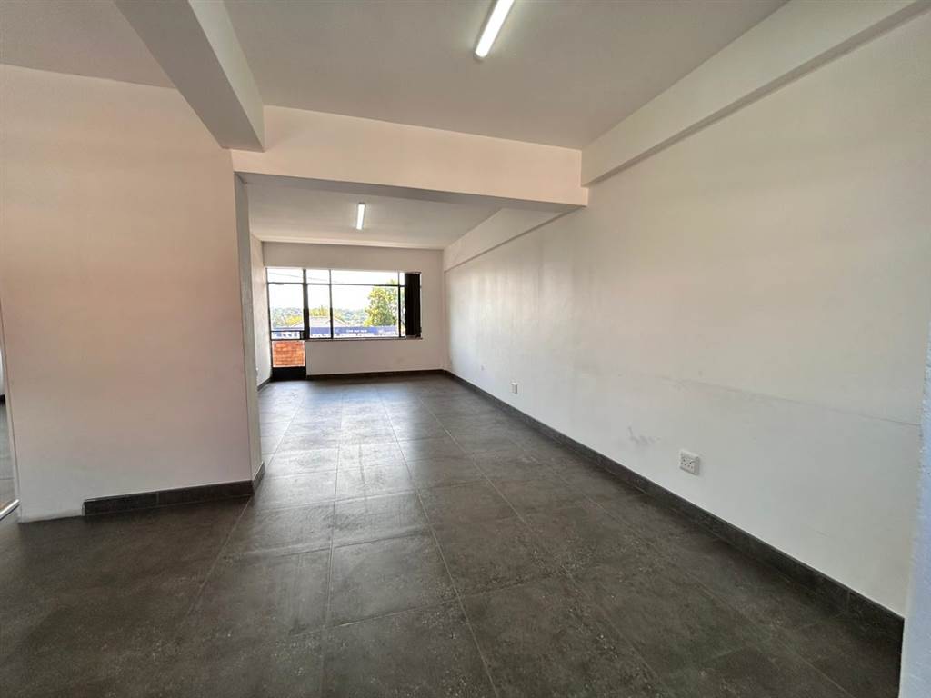 71  m² Commercial space in Greenside photo number 4