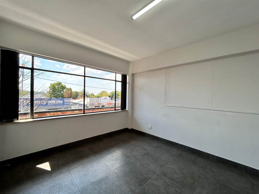 71  m² Commercial space in Greenside photo number 5